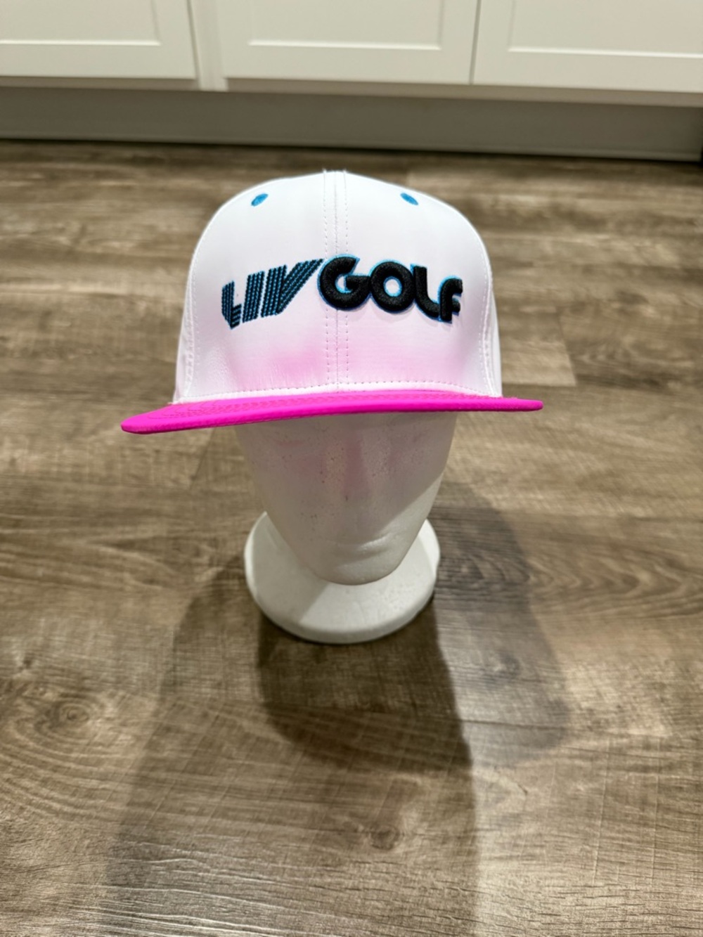 LIV GOLF MENS MIAMI HOT PINk/WHITE HTF RARE FASHION ATHLETIC ONESIZE SNAPBACK